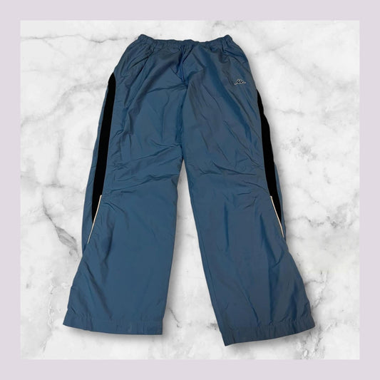 Entdecke unsere Vintage Track Pants von Nike und anderen Marken, erhältlich bei Valuxery.de - Dein Shop für trendige Vintage - Kleidung. Unsere Track Pants sind aus hochwertigen Materialien und