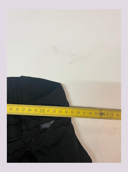 Entdecke unsere Vintage Track Pants von Nike und anderen Marken, erhältlich bei Valuxery.de - Dein Shop für trendige Vintage - Kleidung. Unsere Track Pants sind aus hochwertigen Materialien und