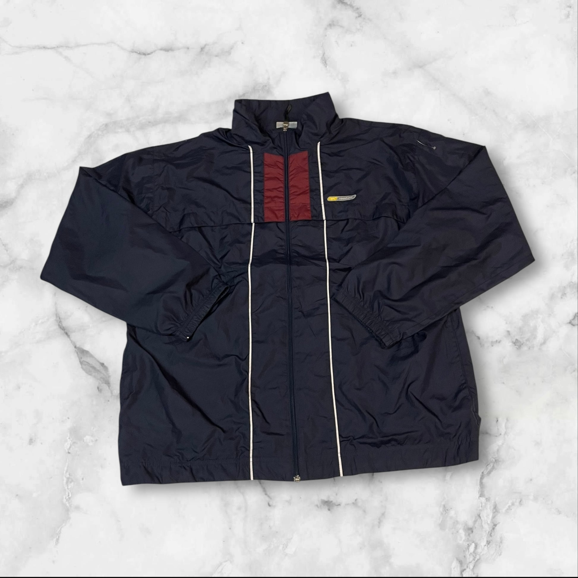 Entdecke unsere Vintage Track Pants von Nike und anderen Marken, erhältlich bei Valuxery.de - Dein Shop für trendige Vintage - Kleidung. Unsere Track Pants sind aus hochwertigen Materialien und