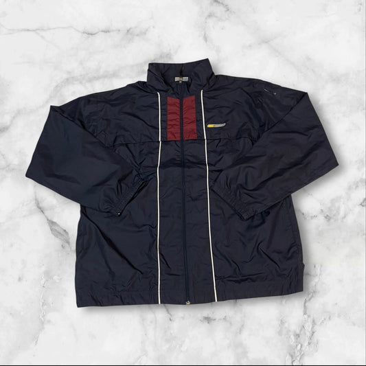 Entdecke unsere Vintage Track Pants von Nike und anderen Marken, erhältlich bei Valuxery.de - Dein Shop für trendige Vintage - Kleidung. Unsere Track Pants sind aus hochwertigen Materialien und