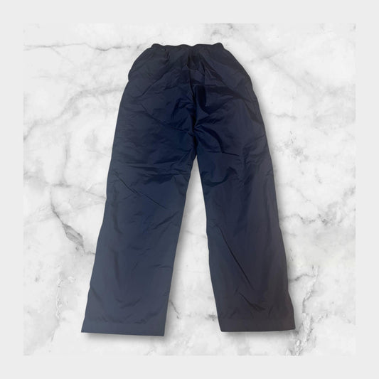 Entdecke unsere Vintage Track Pants von Nike und anderen Marken, erhältlich bei Valuxery.de - Dein Shop für trendige Vintage - Kleidung. Unsere Track Pants sind aus hochwertigen Materialien und