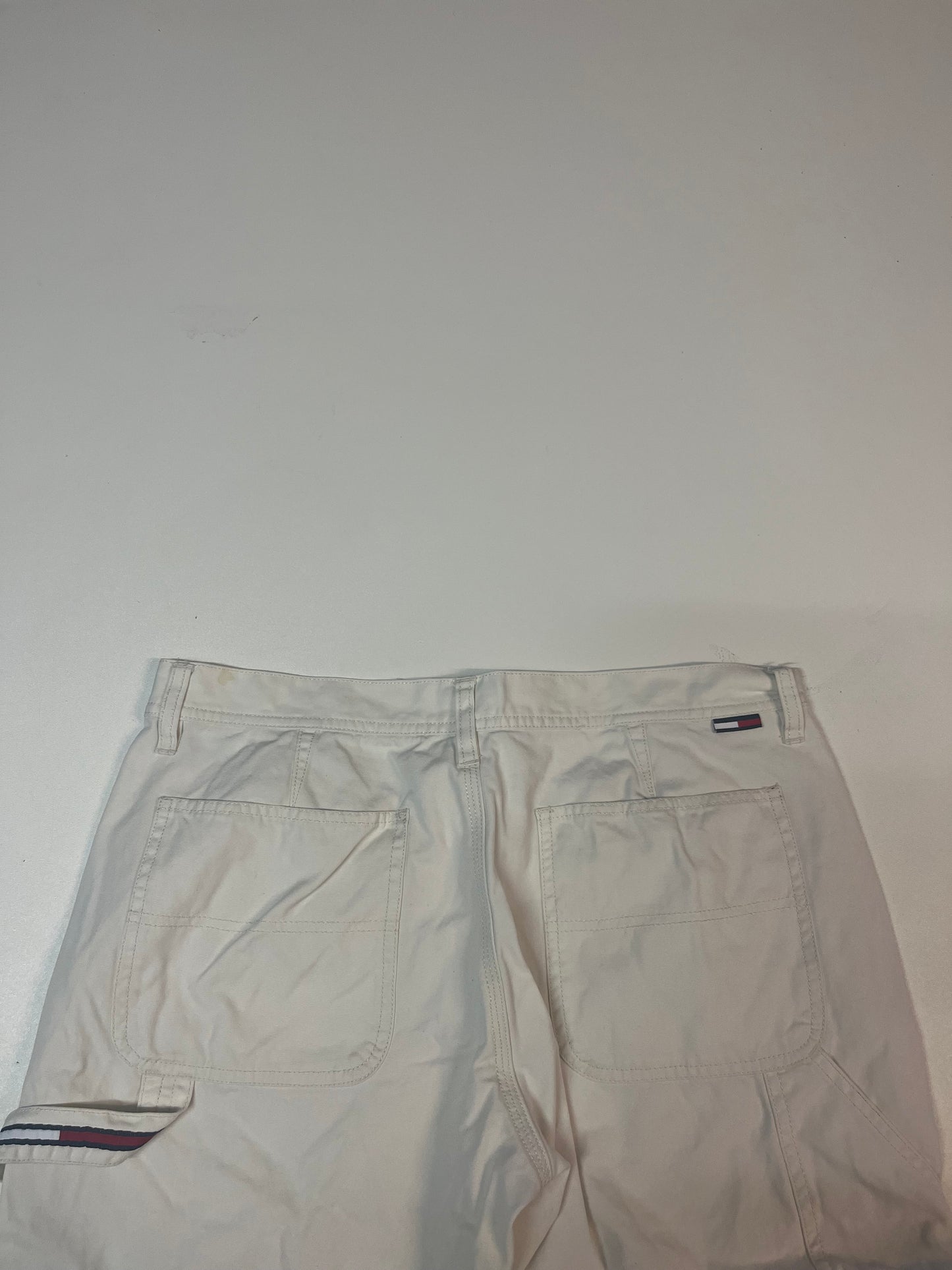 Entdecke unsere Vintage Track Pants von Nike und anderen Marken, erhältlich bei Valuxery.de - Dein Shop für trendige Vintage - Kleidung. Unsere Track Pants sind aus hochwertigen Materialien und