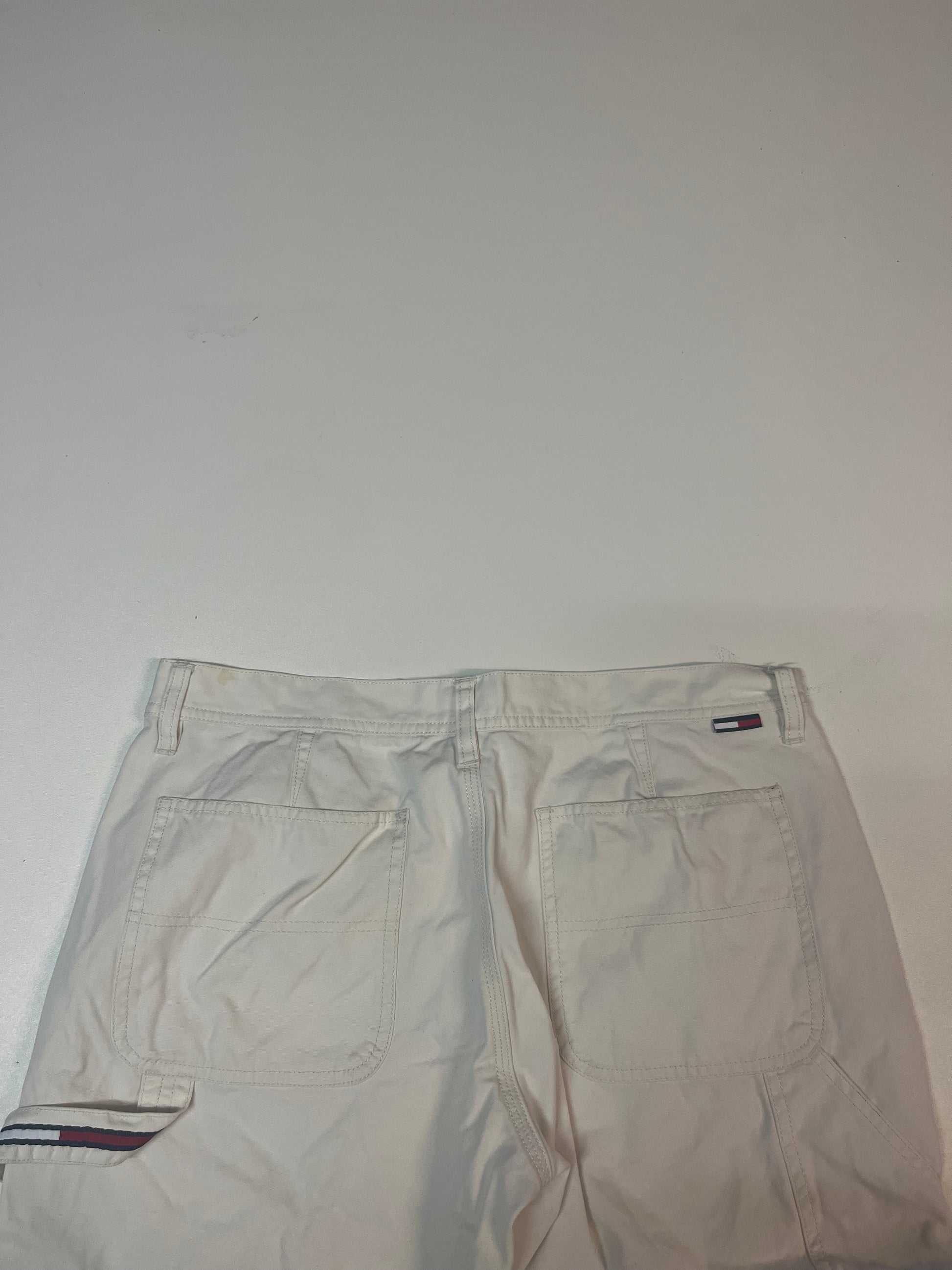 Entdecke unsere Vintage Track Pants von Nike und anderen Marken, erhältlich bei Valuxery.de - Dein Shop für trendige Vintage - Kleidung. Unsere Track Pants sind aus hochwertigen Materialien und