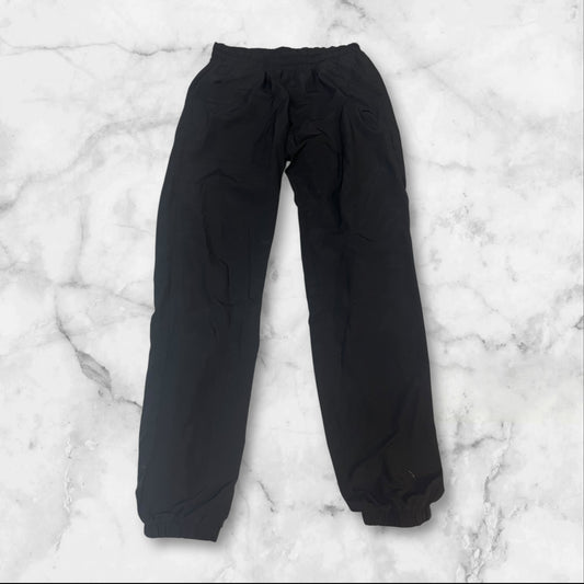 Entdecke unsere Vintage Track Pants von Nike und anderen Marken, erhältlich bei Valuxery.de - Dein Shop für trendige Vintage - Kleidung. Unsere Track Pants sind aus hochwertigen Materialien und