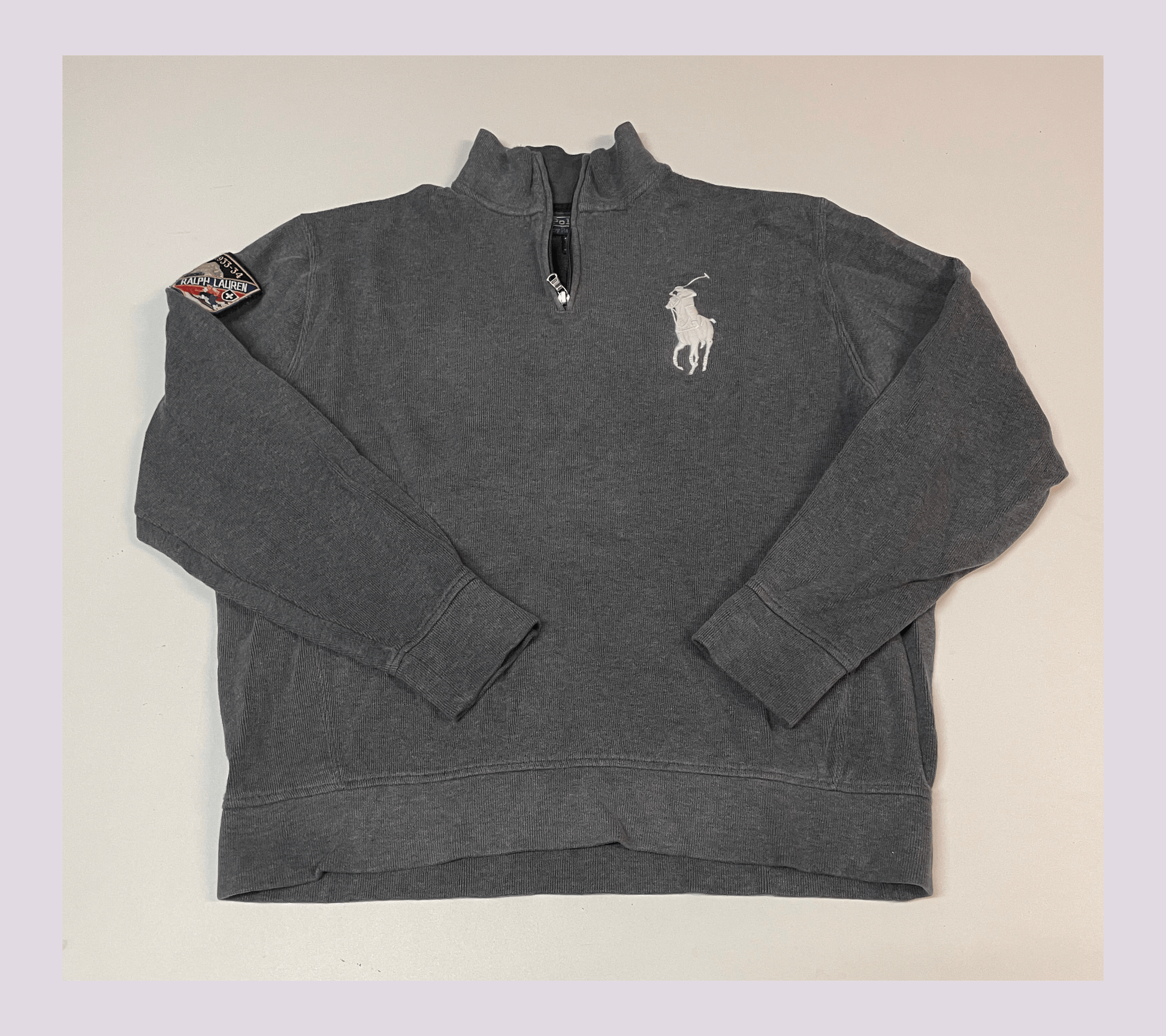 Entdecke unsere Vintage Track Pants von Nike und anderen Marken, erhältlich bei Valuxery.de - Dein Shop für trendige Vintage - Kleidung. Unsere Track Pants sind aus hochwertigen Materialien und