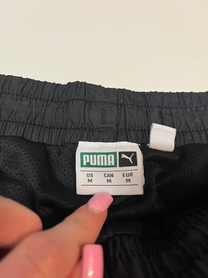 Entdecke unsere Vintage Track Pants von Nike und anderen Marken, erhältlich bei Valuxery.de - Dein Shop für trendige Vintage - Kleidung. Unsere Track Pants sind aus hochwertigen Materialien und