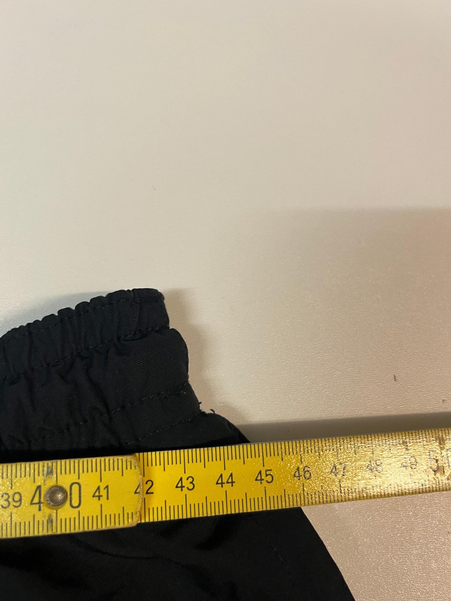 Entdecke unsere Vintage Track Pants von Nike und anderen Marken, erhältlich bei Valuxery.de - Dein Shop für trendige Vintage - Kleidung. Unsere Track Pants sind aus hochwertigen Materialien und