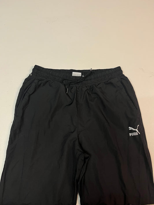 Entdecke unsere Vintage Track Pants von Nike und anderen Marken, erhältlich bei Valuxery.de - Dein Shop für trendige Vintage - Kleidung. Unsere Track Pants sind aus hochwertigen Materialien und