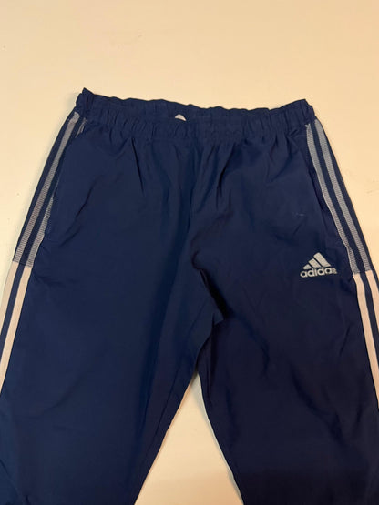 Entdecke unsere Vintage Track Pants von Nike und anderen Marken, erhältlich bei Valuxery.de - Dein Shop für trendige Vintage - Kleidung. Unsere Track Pants sind aus hochwertigen Materialien und