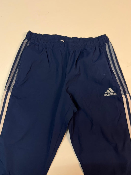 Entdecke unsere Vintage Track Pants von Nike und anderen Marken, erhältlich bei Valuxery.de - Dein Shop für trendige Vintage - Kleidung. Unsere Track Pants sind aus hochwertigen Materialien und