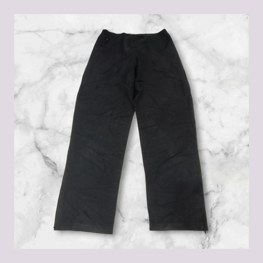 Entdecke unsere Vintage Track Pants von Nike und anderen Marken, erhältlich bei Valuxery.de - Dein Shop für trendige Vintage - Kleidung. Unsere Track Pants sind aus hochwertigen Materialien und