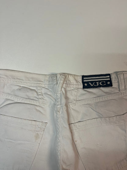 Entdecke unsere Vintage Track Pants von Nike und anderen Marken, erhältlich bei Valuxery.de - Dein Shop für trendige Vintage - Kleidung. Unsere Track Pants sind aus hochwertigen Materialien und