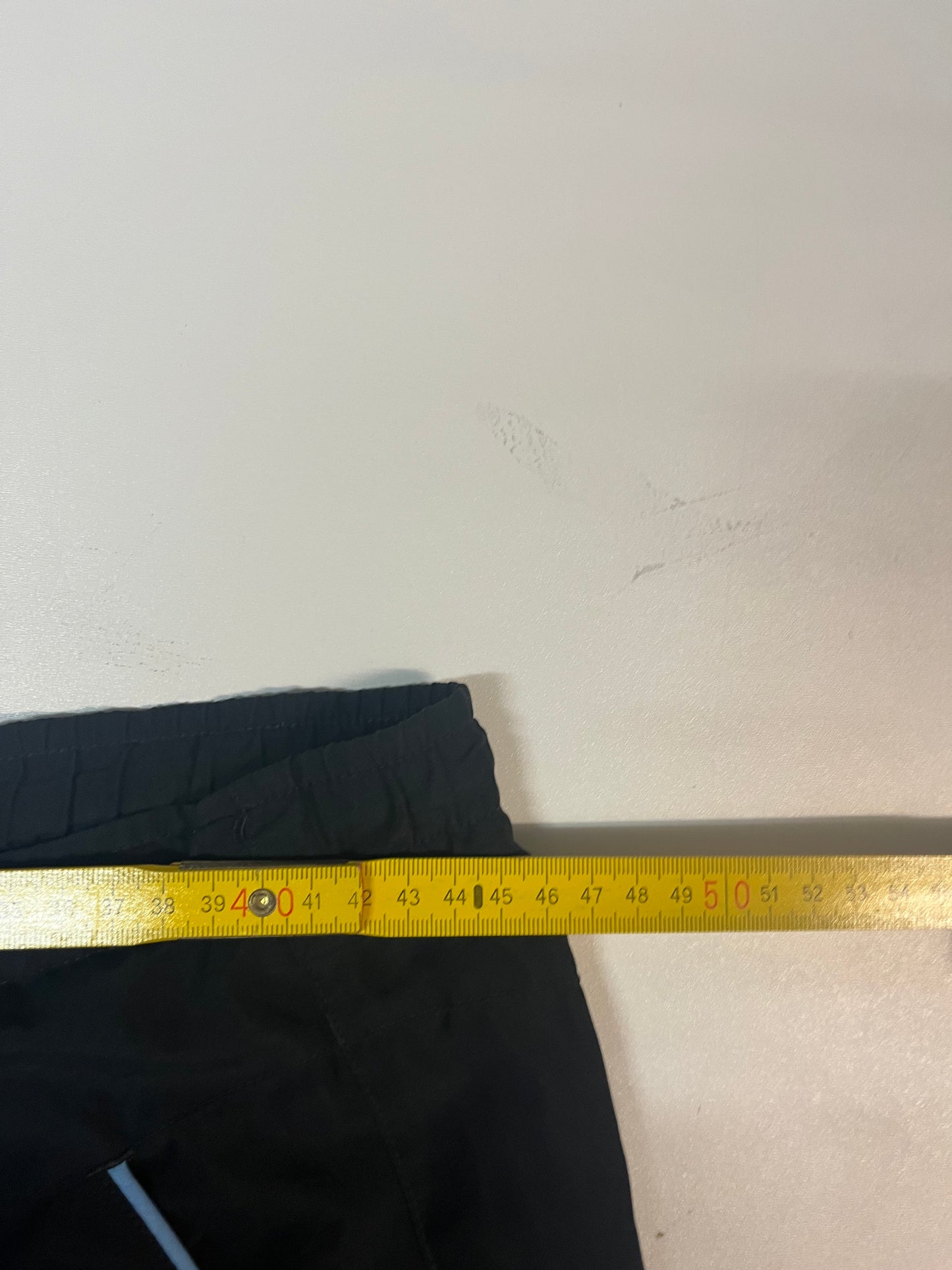 Entdecke unsere Vintage Track Pants von Nike und anderen Marken, erhältlich bei Valuxery.de - Dein Shop für trendige Vintage - Kleidung. Unsere Track Pants sind aus hochwertigen Materialien und