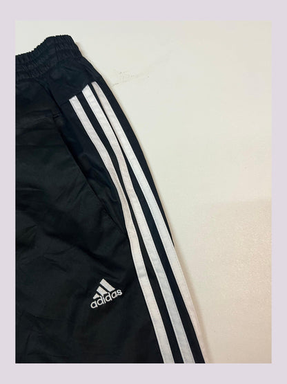 Entdecke unsere Vintage Track Pants von Nike und anderen Marken, erhältlich bei Valuxery.de - Dein Shop für trendige Vintage - Kleidung. Unsere Track Pants sind aus hochwertigen Materialien und