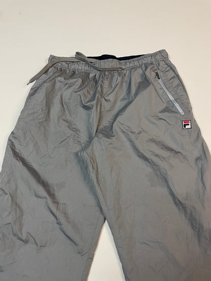 Entdecke unsere Vintage Track Pants von Nike und anderen Marken, erhältlich bei Valuxery.de - Dein Shop für trendige Vintage - Kleidung. Unsere Track Pants sind aus hochwertigen Materialien und