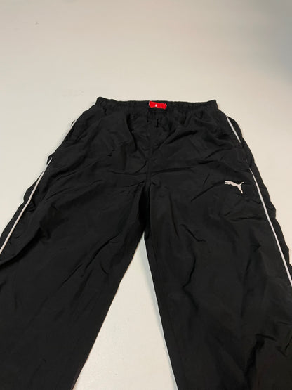Entdecke unsere Vintage Track Pants von Nike und anderen Marken, erhältlich bei Valuxery.de - Dein Shop für trendige Vintage - Kleidung. Unsere Track Pants sind aus hochwertigen Materialien und