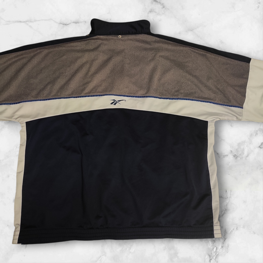 Entdecke unsere Vintage Track Pants von Nike und anderen Marken, erhältlich bei Valuxery.de - Dein Shop für trendige Vintage - Kleidung. Unsere Track Pants sind aus hochwertigen Materialien und