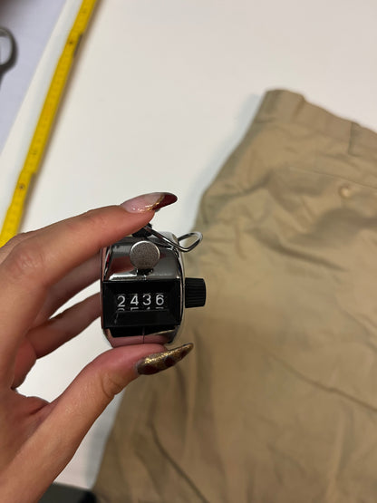 Entdecke unsere Vintage Track Pants von Nike und anderen Marken, erhältlich bei Valuxery.de - Dein Shop für trendige Vintage - Kleidung. Unsere Track Pants sind aus hochwertigen Materialien und