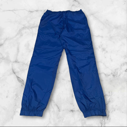 Entdecke unsere Vintage Track Pants von Nike und anderen Marken, erhältlich bei Valuxery.de - Dein Shop für trendige Vintage - Kleidung. Unsere Track Pants sind aus hochwertigen Materialien und
