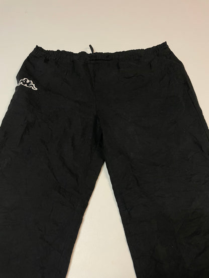 Entdecke unsere Vintage Track Pants von Nike und anderen Marken, erhältlich bei Valuxery.de - Dein Shop für trendige Vintage - Kleidung. Unsere Track Pants sind aus hochwertigen Materialien und