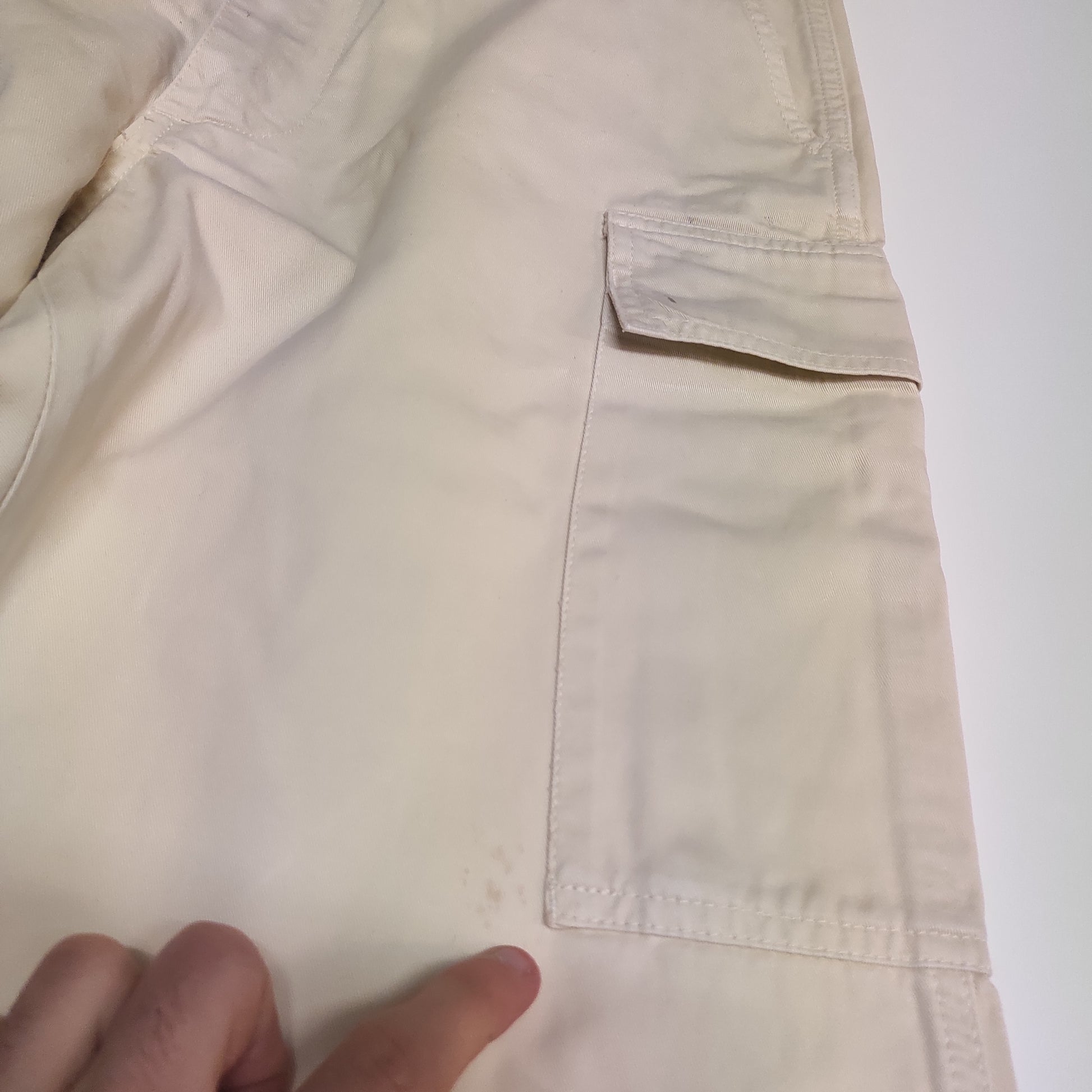 Entdecke unsere Vintage Track Pants von Nike und anderen Marken, erhältlich bei Valuxery.de - Dein Shop für trendige Vintage - Kleidung. Unsere Track Pants sind aus hochwertigen Materialien und