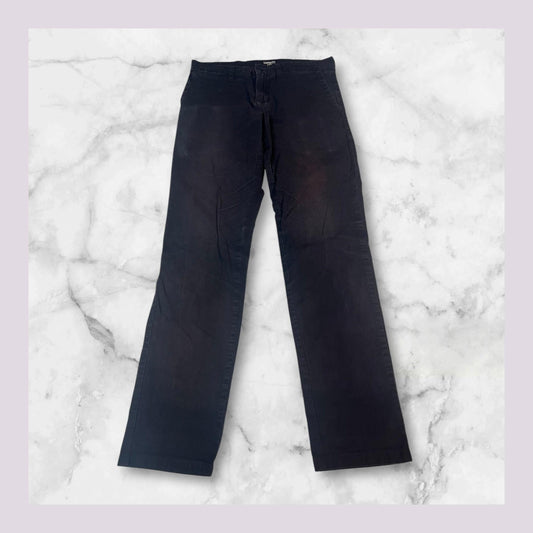 Entdecke unsere Vintage Track Pants von Nike und anderen Marken, erhältlich bei Valuxery.de - Dein Shop für trendige Vintage - Kleidung. Unsere Track Pants sind aus hochwertigen Materialien und