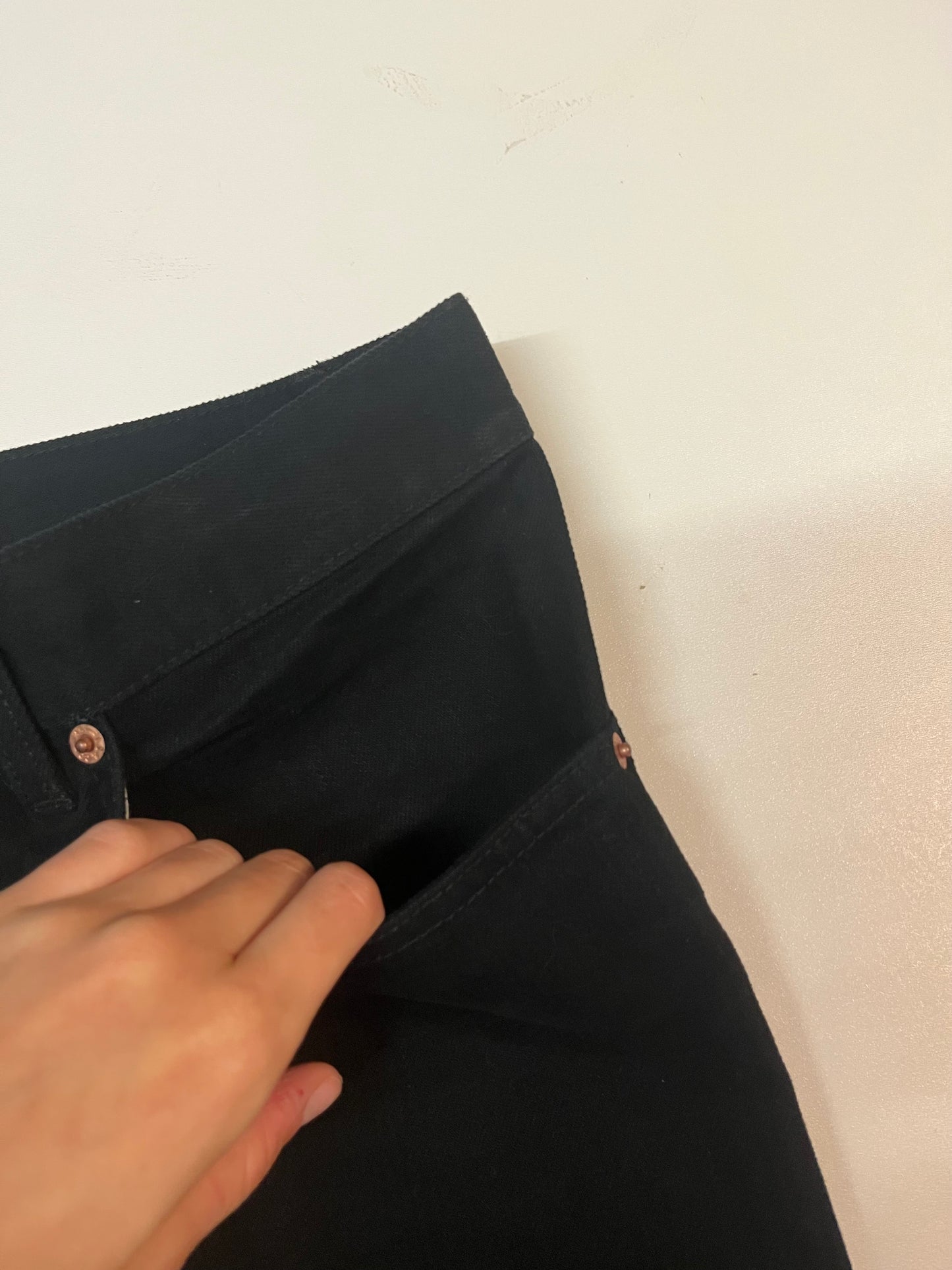 Entdecke unsere Vintage Track Pants von Nike und anderen Marken, erhältlich bei Valuxery.de - Dein Shop für trendige Vintage - Kleidung. Unsere Track Pants sind aus hochwertigen Materialien und