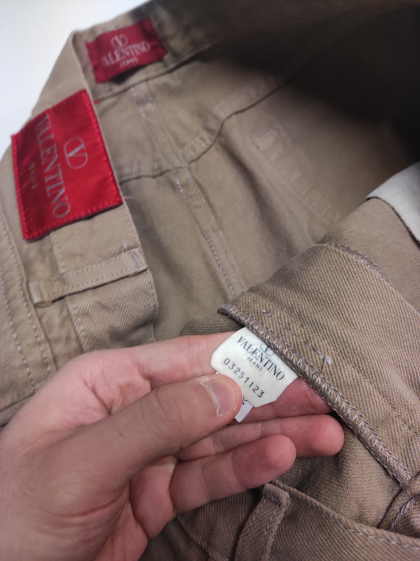 Entdecke unsere Vintage Track Pants von Nike und anderen Marken, erhältlich bei Valuxery.de - Dein Shop für trendige Vintage - Kleidung. Unsere Track Pants sind aus hochwertigen Materialien und