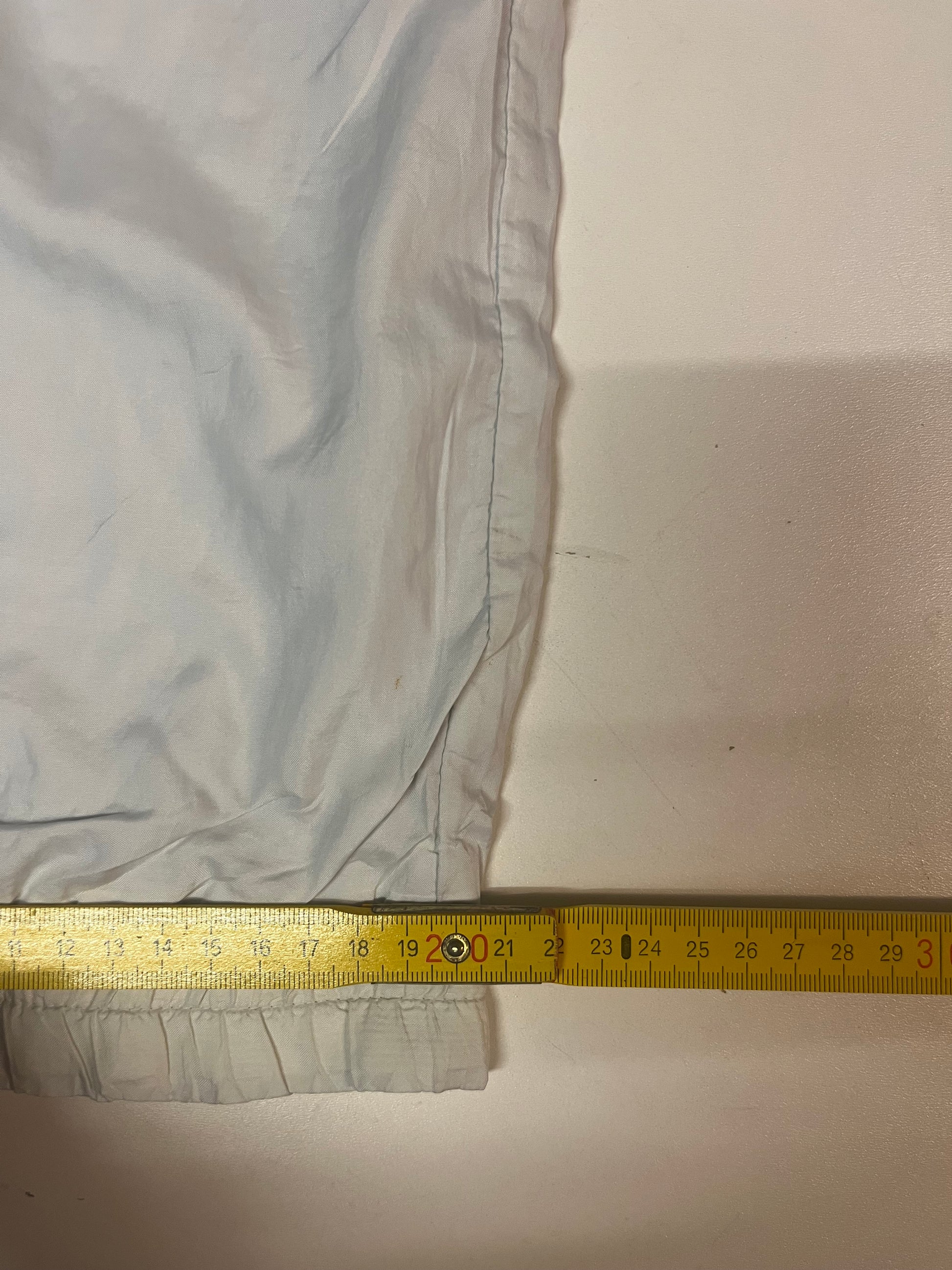 Entdecke unsere Vintage Track Pants von Nike und anderen Marken, erhältlich bei Valuxery.de - Dein Shop für trendige Vintage - Kleidung. Unsere Track Pants sind aus hochwertigen Materialien und