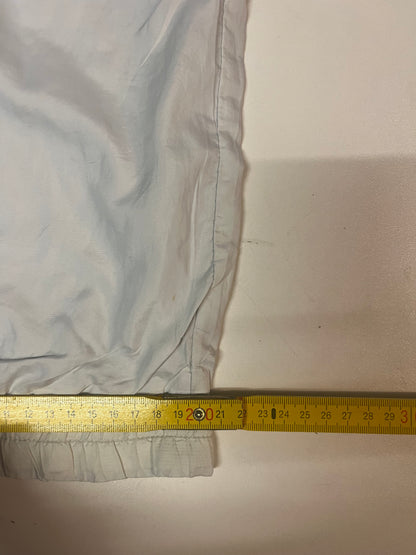 Entdecke unsere Vintage Track Pants von Nike und anderen Marken, erhältlich bei Valuxery.de - Dein Shop für trendige Vintage - Kleidung. Unsere Track Pants sind aus hochwertigen Materialien und