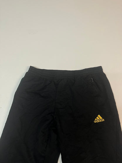 Entdecke unsere Vintage Track Pants von Nike und anderen Marken, erhältlich bei Valuxery.de - Dein Shop für trendige Vintage - Kleidung. Unsere Track Pants sind aus hochwertigen Materialien und