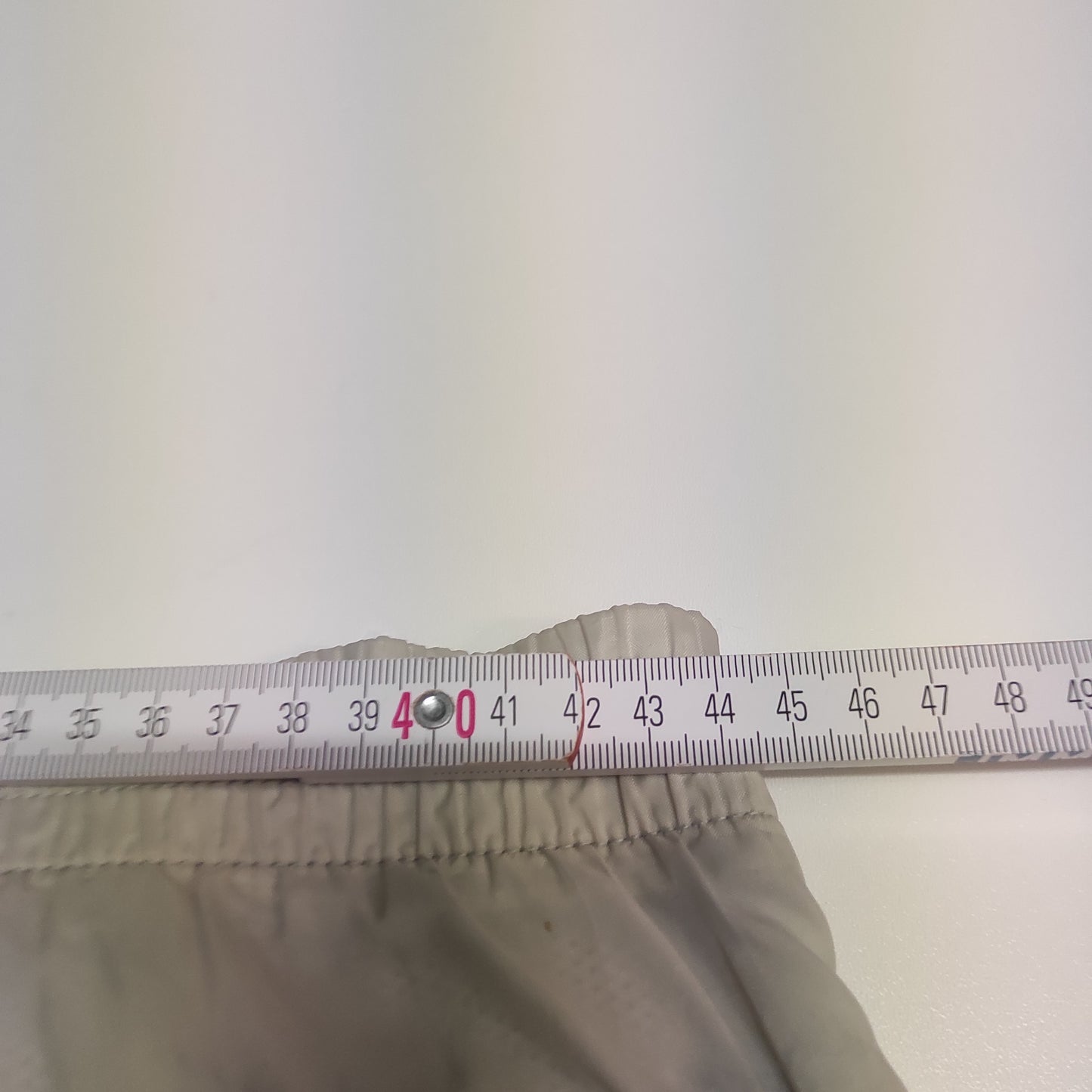 Entdecke unsere Vintage Track Pants von Nike und anderen Marken, erhältlich bei Valuxery.de - Dein Shop für trendige Vintage - Kleidung. Unsere Track Pants sind aus hochwertigen Materialien und