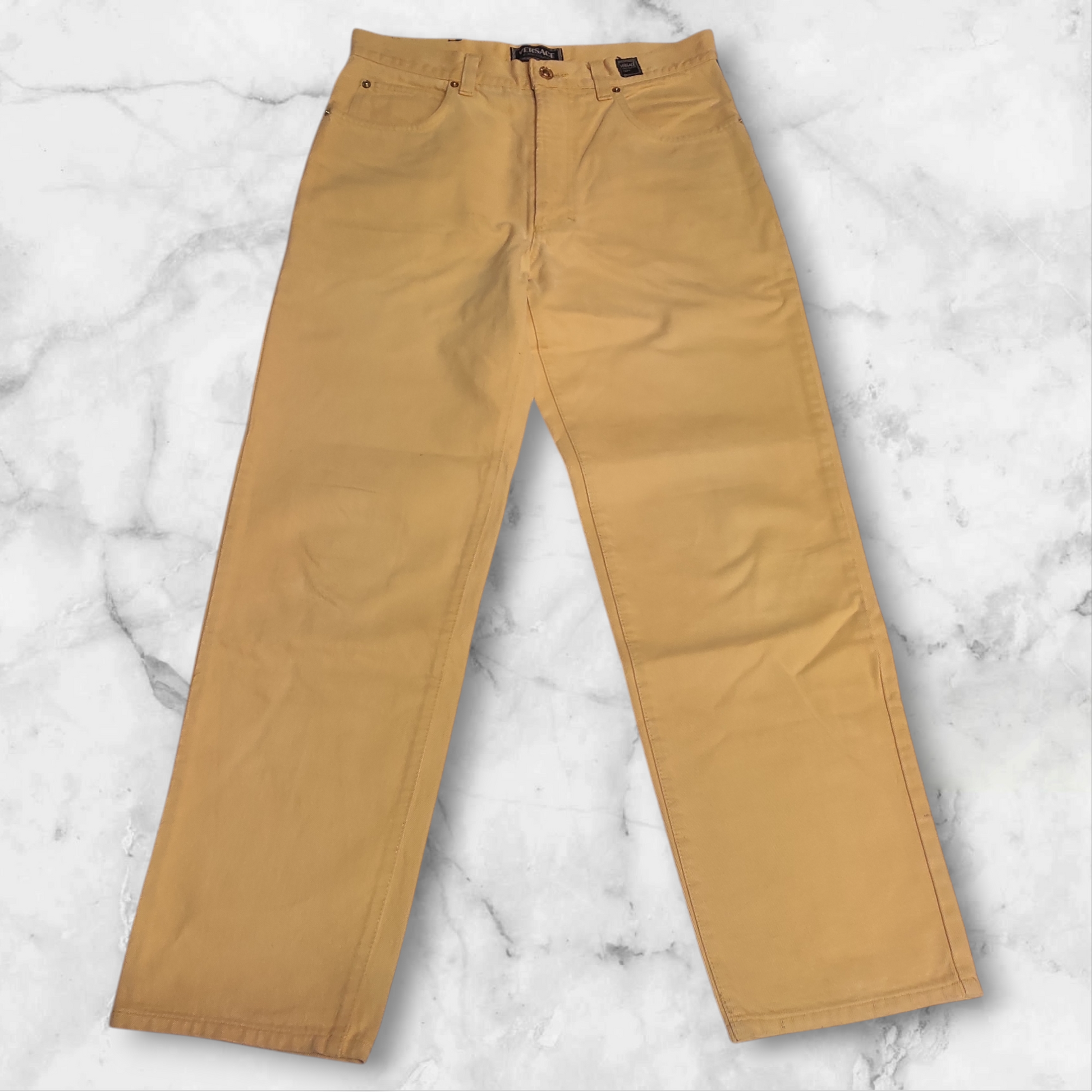 Entdecke unsere Vintage Track Pants von Nike und anderen Marken, erhältlich bei Valuxery.de - Dein Shop für trendige Vintage - Kleidung. Unsere Track Pants sind aus hochwertigen Materialien und