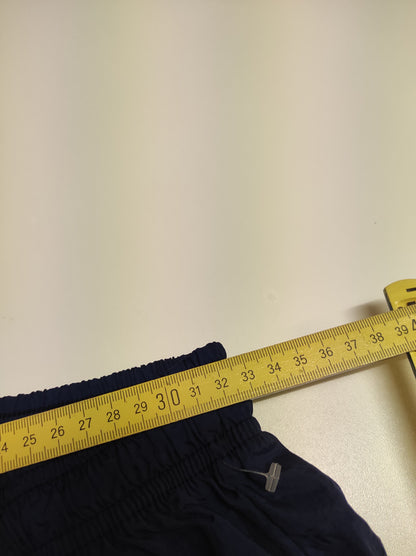 Entdecke unsere Vintage Track Pants von Nike und anderen Marken, erhältlich bei Valuxery.de - Dein Shop für trendige Vintage - Kleidung. Unsere Track Pants sind aus hochwertigen Materialien und