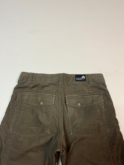 Entdecke unsere Vintage Track Pants von Nike und anderen Marken, erhältlich bei Valuxery.de - Dein Shop für trendige Vintage - Kleidung. Unsere Track Pants sind aus hochwertigen Materialien und