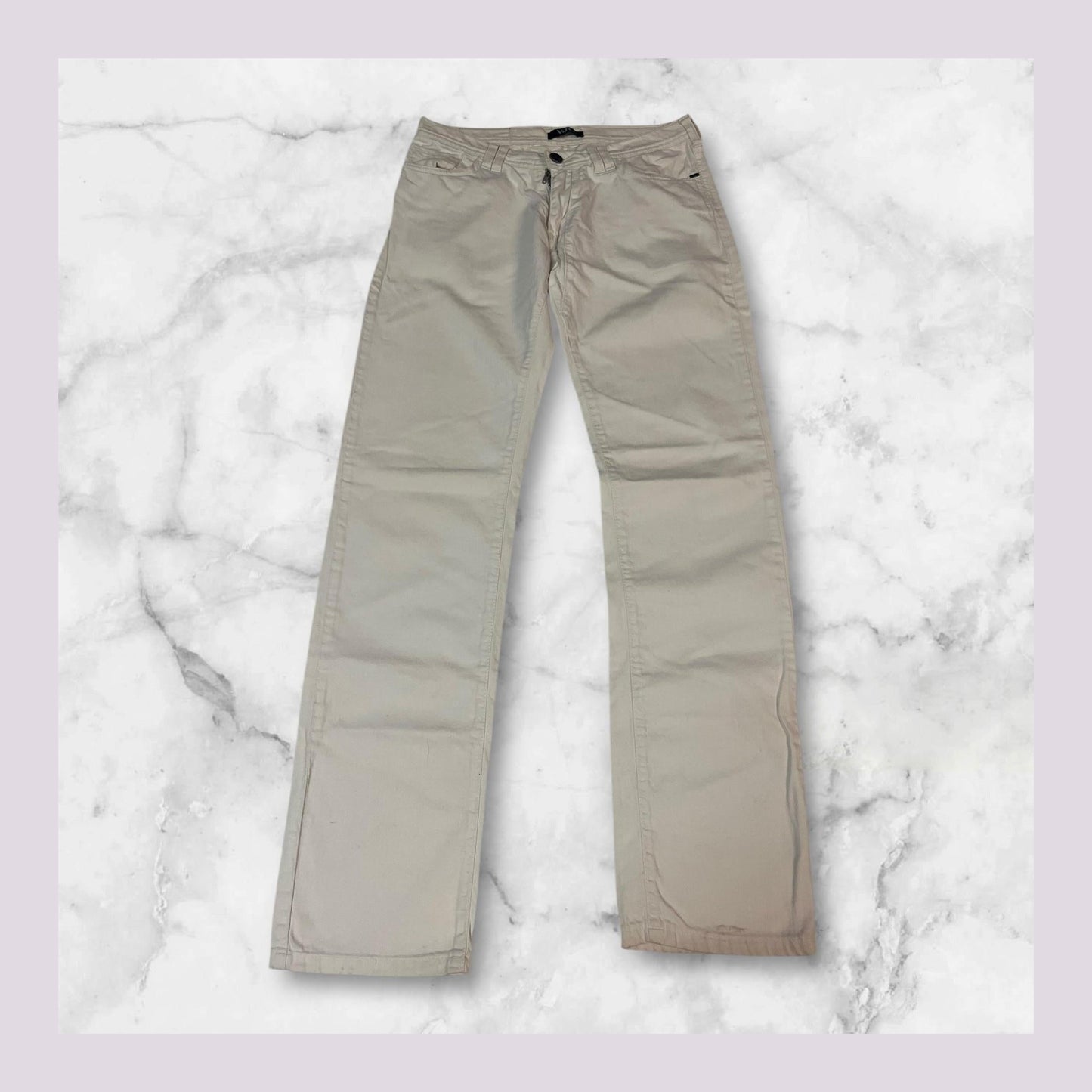 Entdecke unsere Vintage Track Pants von Nike und anderen Marken, erhältlich bei Valuxery.de - Dein Shop für trendige Vintage - Kleidung. Unsere Track Pants sind aus hochwertigen Materialien und