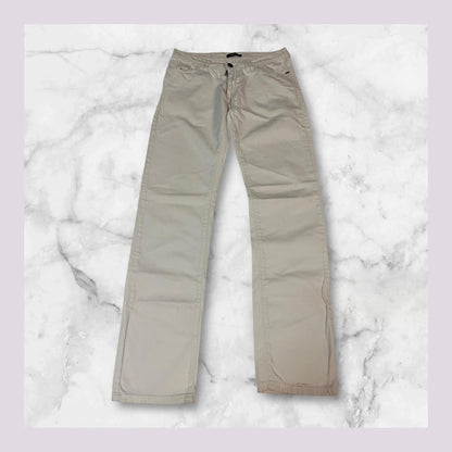 Entdecke unsere Vintage Track Pants von Nike und anderen Marken, erhältlich bei Valuxery.de - Dein Shop für trendige Vintage - Kleidung. Unsere Track Pants sind aus hochwertigen Materialien und