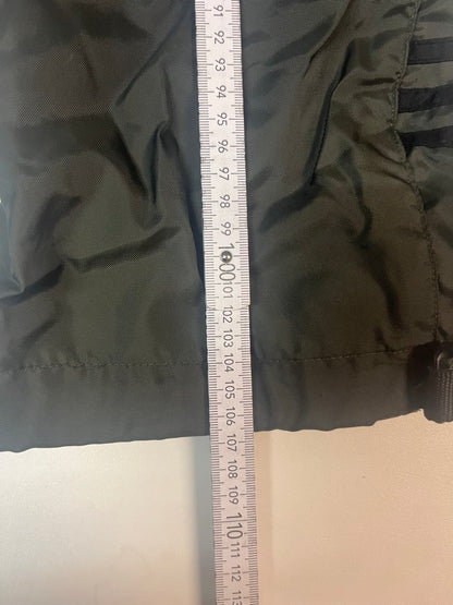 Entdecke unsere Vintage Track Pants von Nike und anderen Marken, erhältlich bei Valuxery.de - Dein Shop für trendige Vintage - Kleidung. Unsere Track Pants sind aus hochwertigen Materialien und