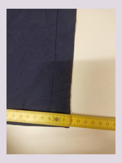 Entdecke unsere Vintage Track Pants von Nike und anderen Marken, erhältlich bei Valuxery.de - Dein Shop für trendige Vintage - Kleidung. Unsere Track Pants sind aus hochwertigen Materialien und