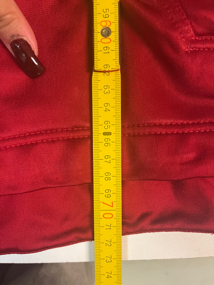 Entdecke unsere Vintage Track Pants von Nike und anderen Marken, erhältlich bei Valuxery.de - Dein Shop für trendige Vintage - Kleidung. Unsere Track Pants sind aus hochwertigen Materialien und