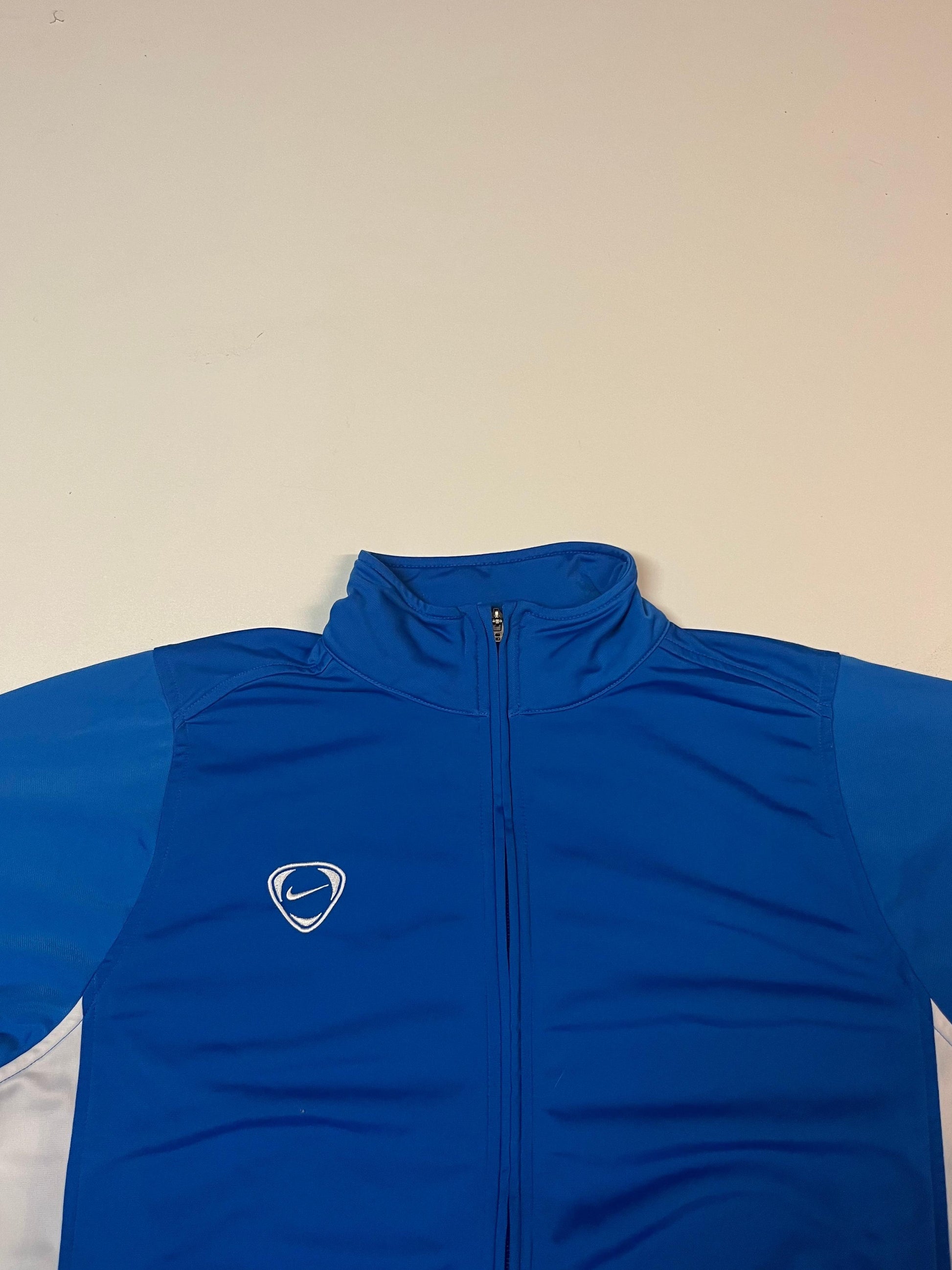 Entdecke unsere Vintage Track Pants von Nike und anderen Marken, erhältlich bei Valuxery.de - Dein Shop für trendige Vintage - Kleidung. Unsere Track Pants sind aus hochwertigen Materialien und