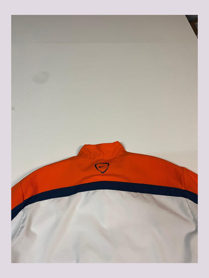 Entdecke unsere Vintage Track Pants von Nike und anderen Marken, erhältlich bei Valuxery.de - Dein Shop für trendige Vintage - Kleidung. Unsere Track Pants sind aus hochwertigen Materialien und