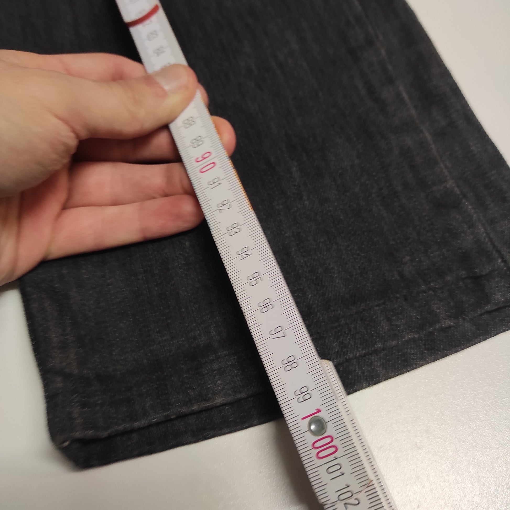 Entdecke unsere Vintage Track Pants von Nike und anderen Marken, erhältlich bei Valuxery.de - Dein Shop für trendige Vintage - Kleidung. Unsere Track Pants sind aus hochwertigen Materialien und