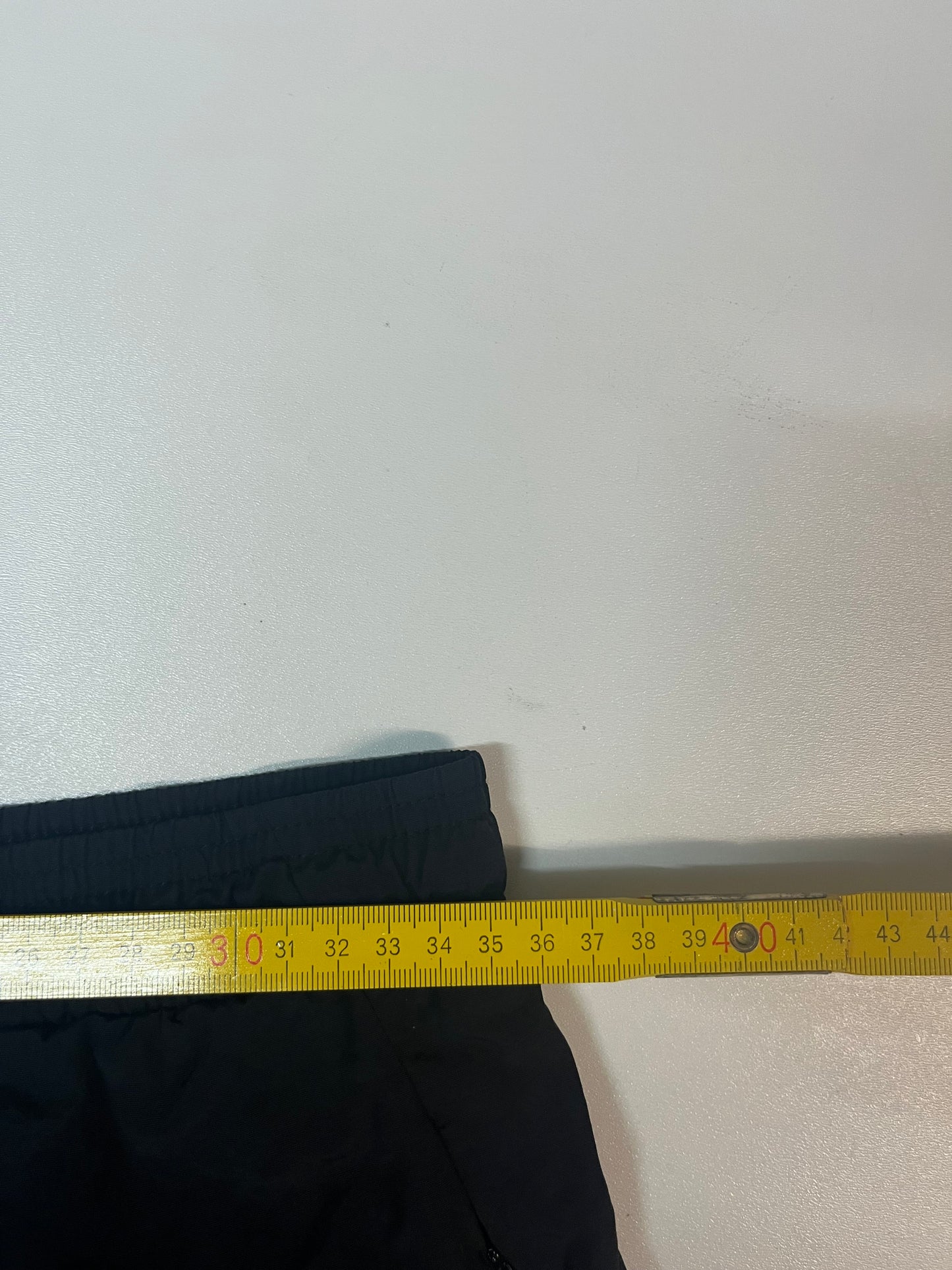 Entdecke unsere Vintage Track Pants von Nike und anderen Marken, erhältlich bei Valuxery.de - Dein Shop für trendige Vintage - Kleidung. Unsere Track Pants sind aus hochwertigen Materialien und