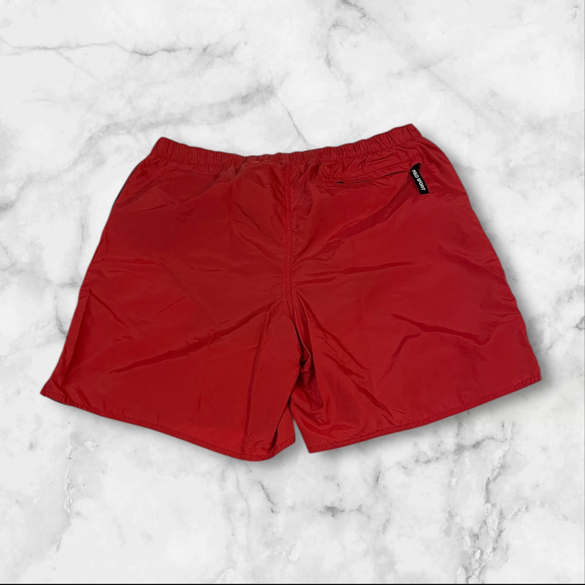 Entdecke unsere Vintage Track Pants von Nike und anderen Marken, erhältlich bei Valuxery.de - Dein Shop für trendige Vintage - Kleidung. Unsere Track Pants sind aus hochwertigen Materialien und