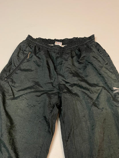 Entdecke unsere Vintage Track Pants von Nike und anderen Marken, erhältlich bei Valuxery.de - Dein Shop für trendige Vintage - Kleidung. Unsere Track Pants sind aus hochwertigen Materialien und