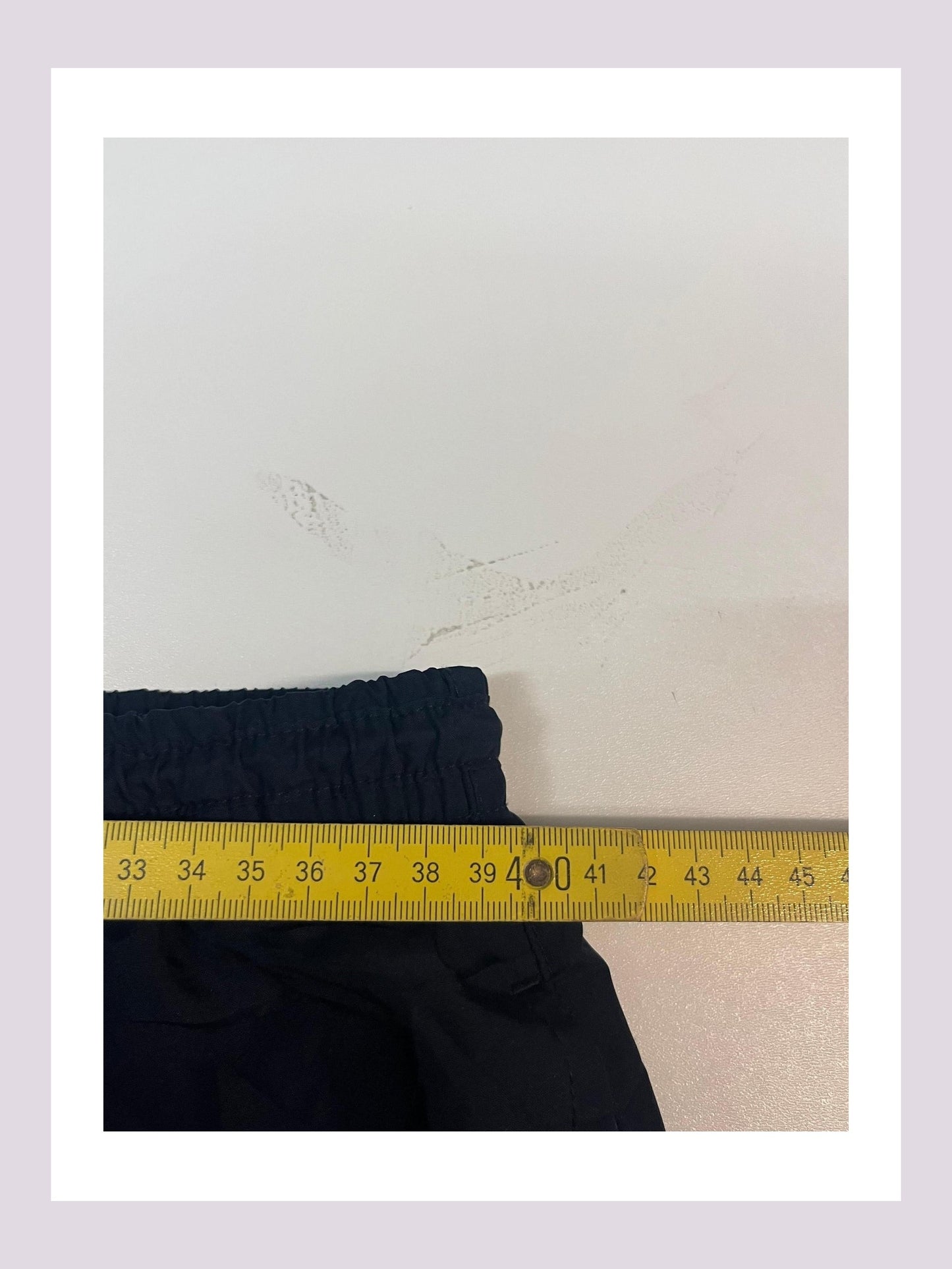 Entdecke unsere Vintage Track Pants von Nike und anderen Marken, erhältlich bei Valuxery.de - Dein Shop für trendige Vintage - Kleidung. Unsere Track Pants sind aus hochwertigen Materialien und