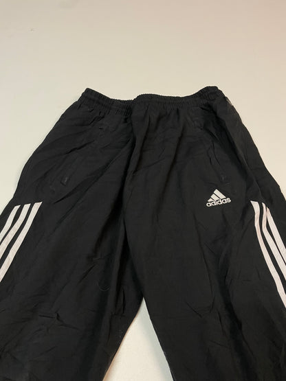 Entdecke unsere Vintage Track Pants von Nike und anderen Marken, erhältlich bei Valuxery.de - Dein Shop für trendige Vintage - Kleidung. Unsere Track Pants sind aus hochwertigen Materialien und