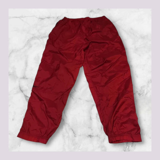 Entdecke unsere Vintage Track Pants von Nike und anderen Marken, erhältlich bei Valuxery.de - Dein Shop für trendige Vintage - Kleidung. Unsere Track Pants sind aus hochwertigen Materialien und