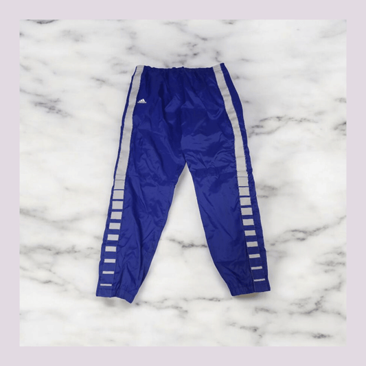 Entdecke unsere Vintage Track Pants von Nike und anderen Marken, erhältlich bei Valuxery.de - Dein Shop für trendige Vintage - Kleidung. Unsere Track Pants sind aus hochwertigen Materialien und